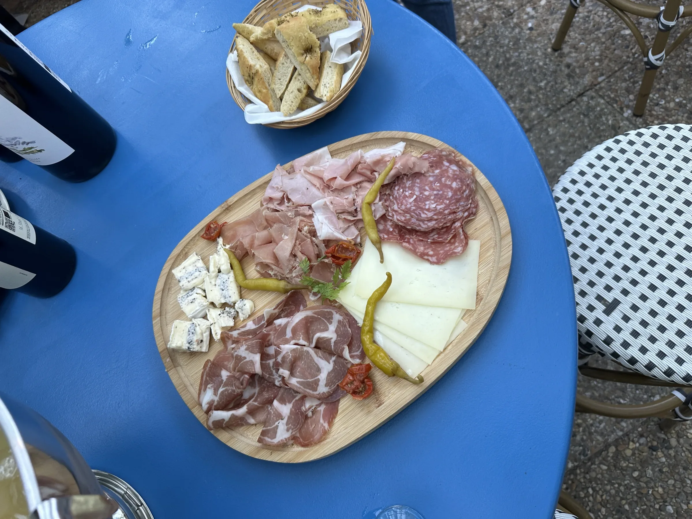 Planche charcuterie & fromages affinés, pickles maison